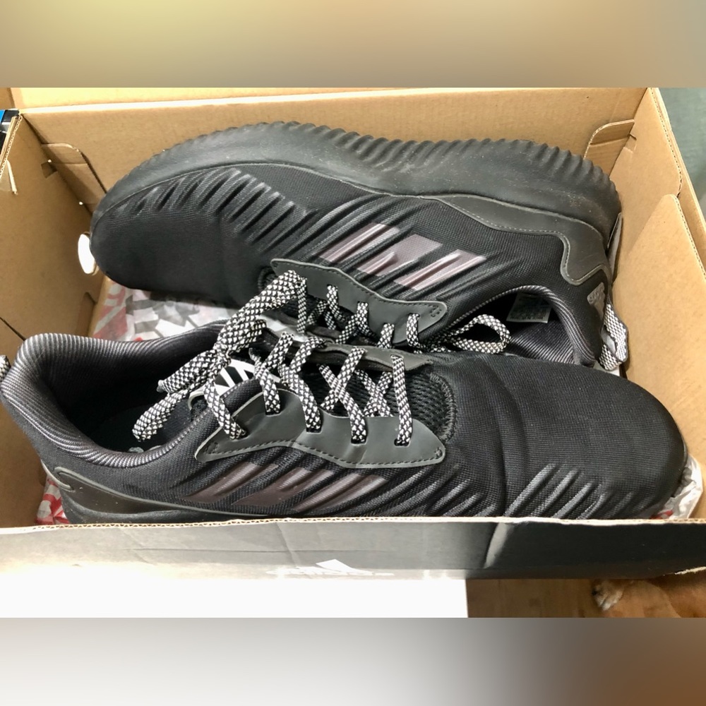 Adidas Men’s Size 11 AlphaBounce RC M Black with minimal white